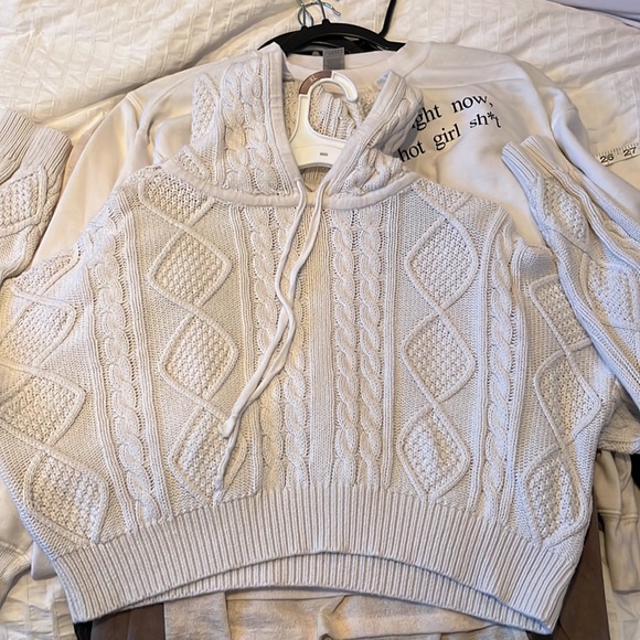 6 Sweatshirt Bundle - Picture 5 of 15